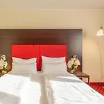Plaza Hotel 4*