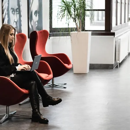 Western Plaza Βελς