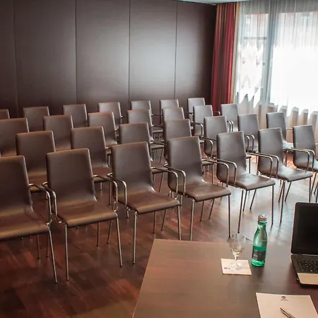 Western Plaza Hotel 4*