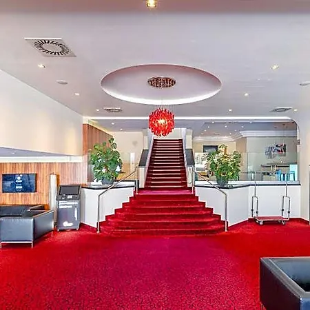 Plaza Hotel 4*