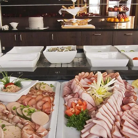 Hotel Western Plaza 4*