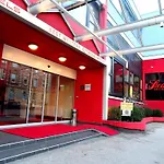 Plaza Hotel 4*